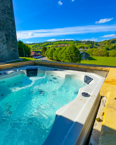 Lodge Jacuzzi (2)