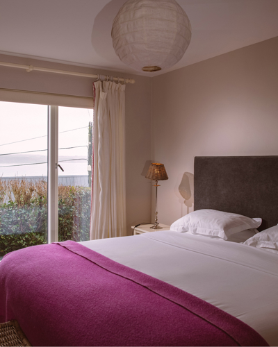 Bedroom with sea view at Cliff Cottage in Ardmore