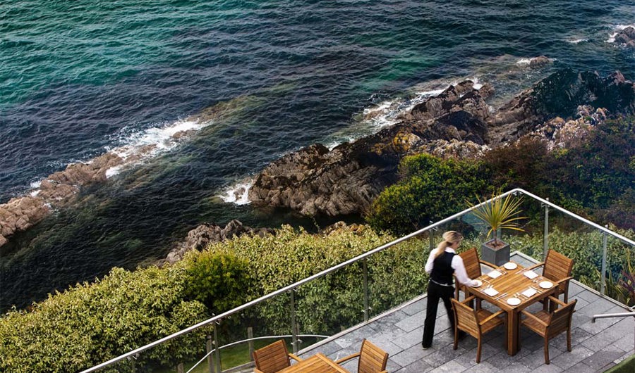 Low-Terrace-Dining_1060x630