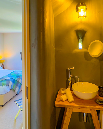 Cliff River Lodge Bedroom