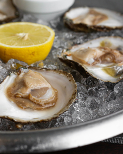 Fresh oysters on ice at House Restaurant, Cliff House Hotel