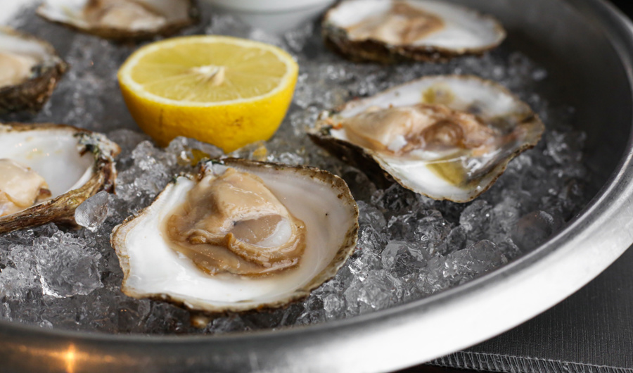 Fresh oysters on ice at House Restaurant, Cliff House Hotel